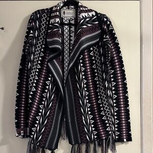 Chic Women's Cape with Geometric Design - Black, White, Purple